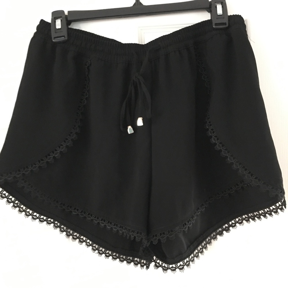 EUC scalloped shorts